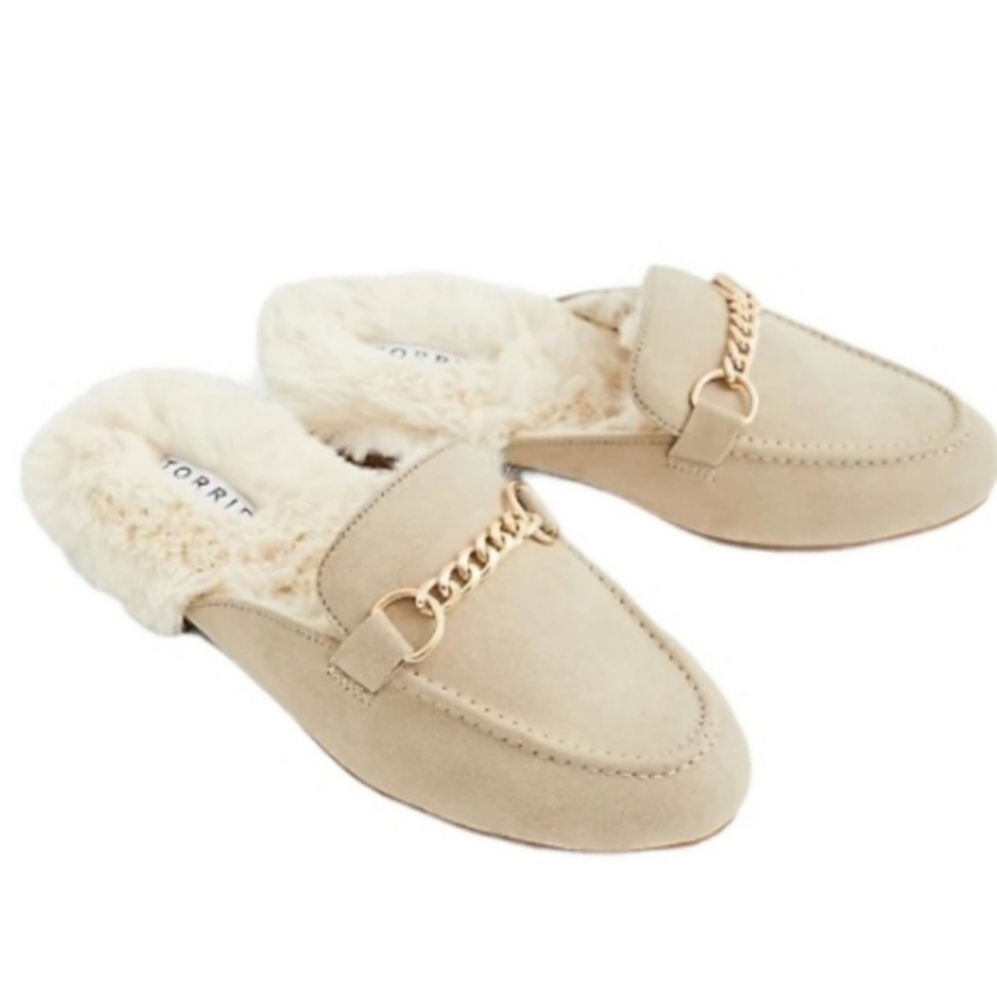 NWT Torrid Fur lined mules with gold chain accents